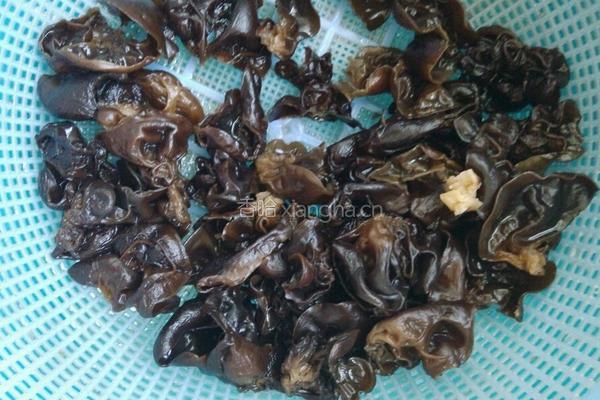 洋葱木耳炒肉片的做法图解1