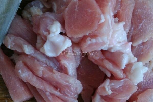 洋葱木耳炒肉片的做法图解2