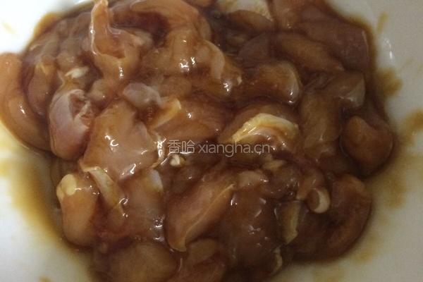 毛豆炒肉丁的做法图解2