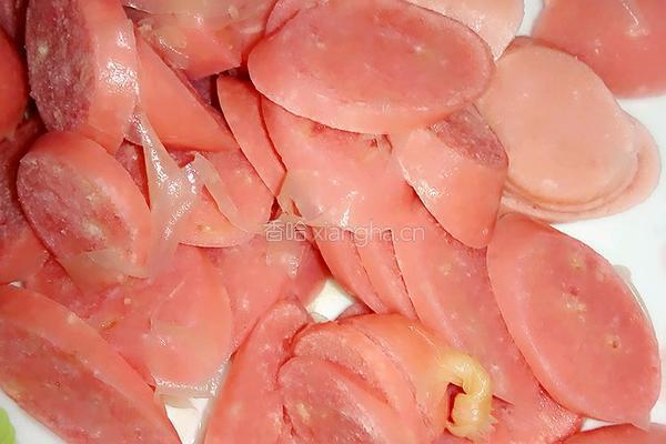 菜椒炒火腿的做法图解2