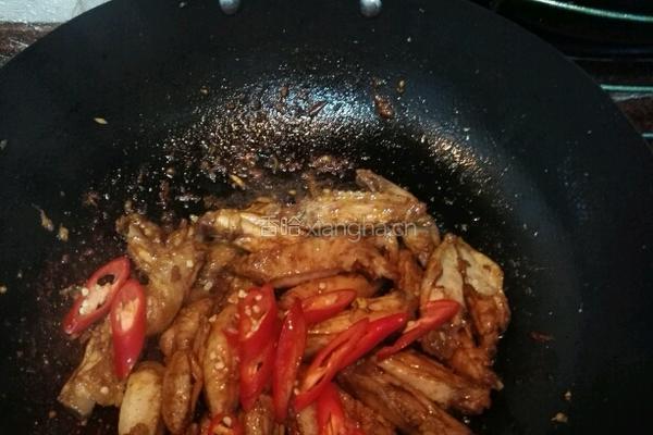 麻辣干锅鸡翅的做法图解5