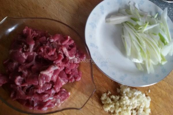 大葱爆羊肉的做法图解1