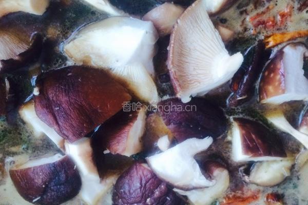 鸭腿炖香菇的做法图解6