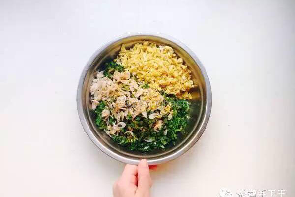 白菜饺子的做法图解1
