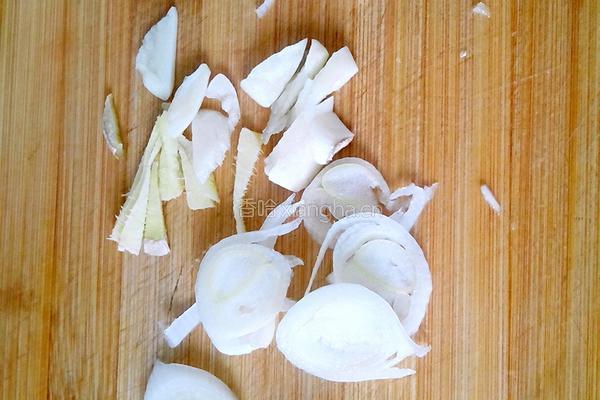 尖椒豆片炒肉的做法图解3