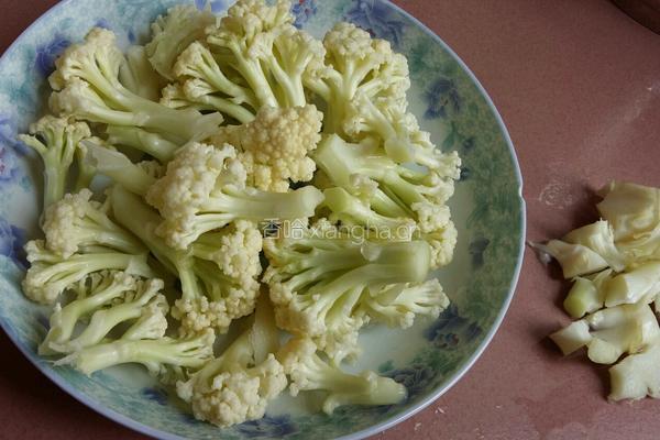 番茄炒花菜的做法图解3
