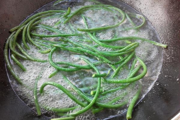 肉丝拌豇豆的做法图解4