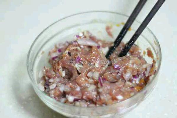 猪肉洋葱馅饼的做法图解3