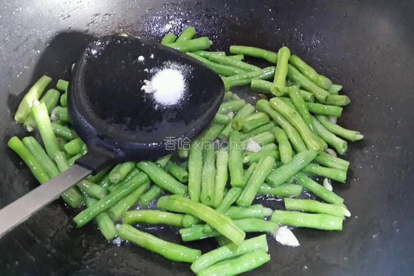 九层塔炒豆角的做法图解3