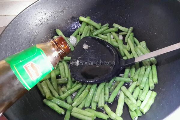九层塔炒豆角的做法图解4