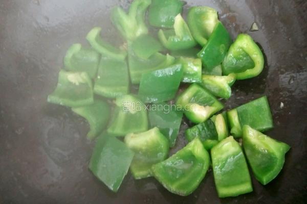 脆椒炒鱿鱼片的做法图解5