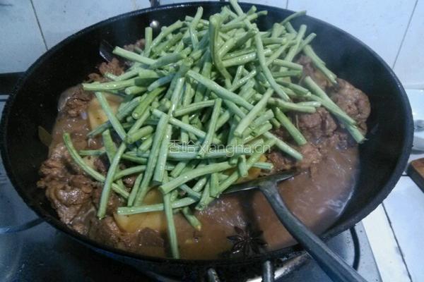 土豆烧排骨豇豆 五香味的做法图解4