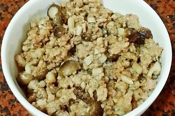 芝士蘑菇肉酱焗意粉的做法图解2