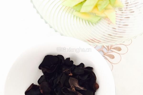 哈密瓜皮拌木耳的做法图解7