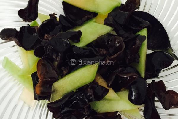 哈密瓜皮拌木耳的做法图解9