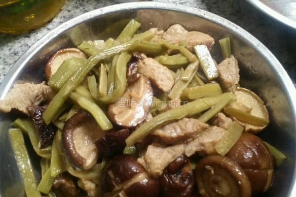 香菇瘦肉炒贡菜的做法图解7