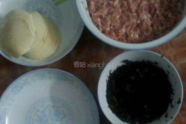 胡萝卜木耳饺子的做法图解1