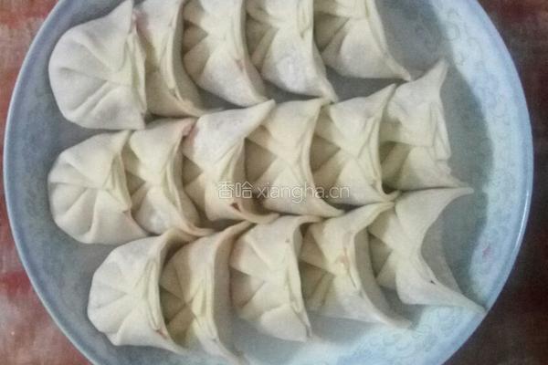 胡萝卜木耳饺子的做法图解3