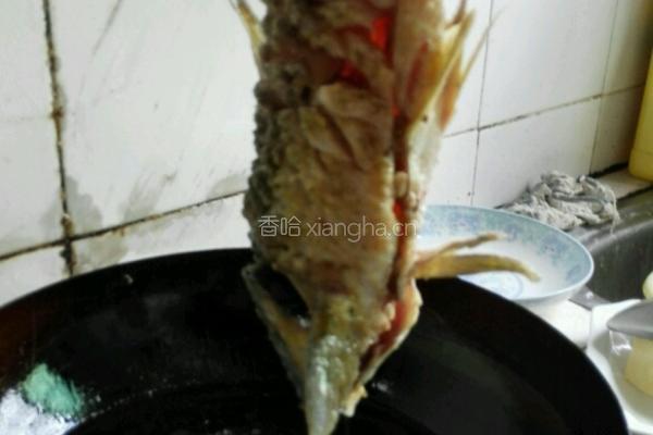 糖醋鲤鱼的做法图解3