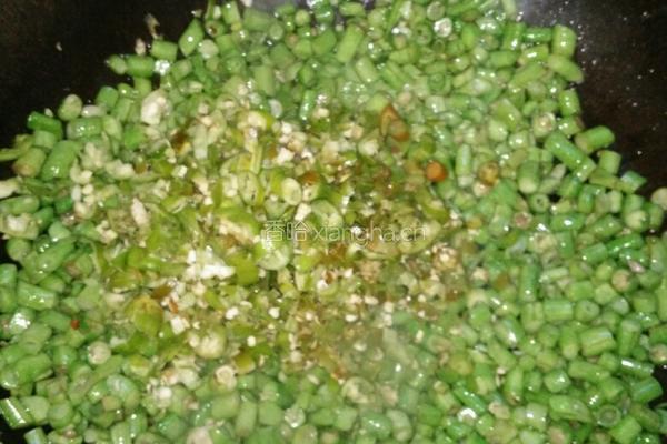 简易素炒豆角米的做法图解2