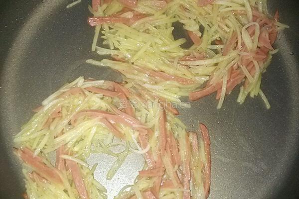 土豆火腿鸡蛋煎饼的做法图解4