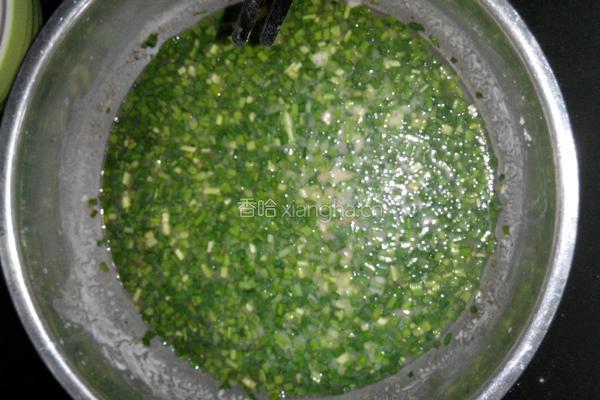 韭菜鸡蛋饼的做法图解3