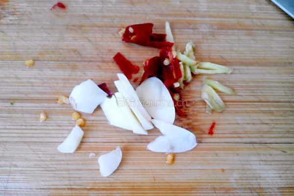 韭菜豆芽炒肉的做法图解4