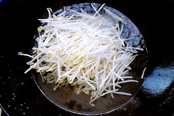 韭菜豆芽炒肉的做法图解5
