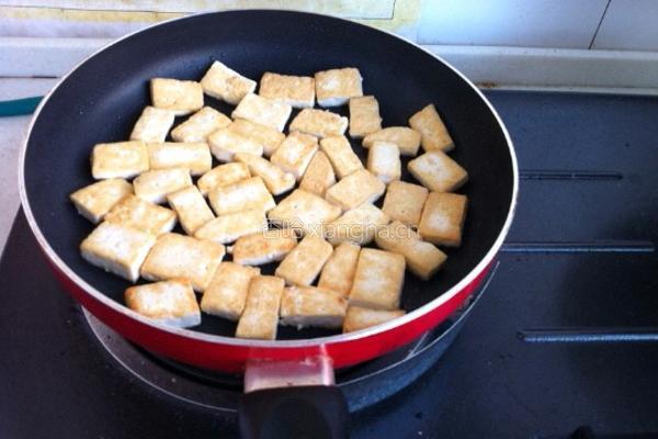木耳炒豆腐的做法图解2