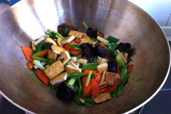 木耳炒豆腐的做法图解8