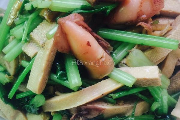 墨鱼仔白干炒香芹的做法图解7