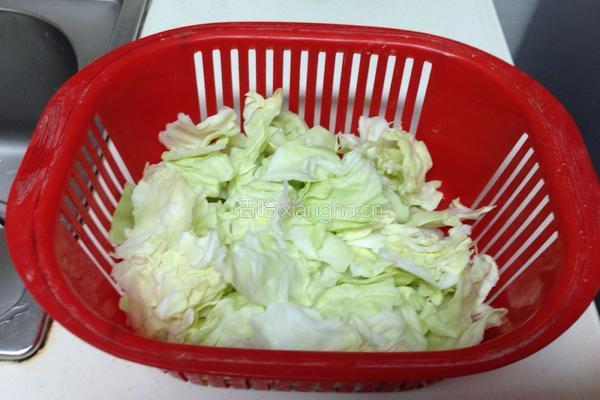 手撕包菜的做法图解1