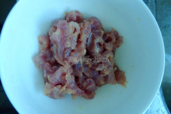 瘦肉丝炒西瓜翠衣的做法图解4