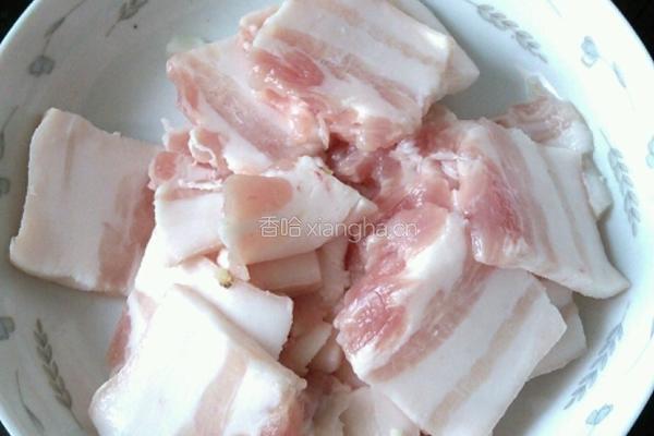 五花肉烧菜花的做法图解2