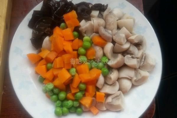 三丁炒蘑菇的做法图解3