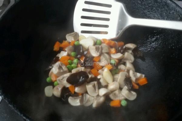 三丁炒蘑菇的做法图解5