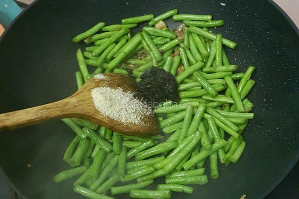 橄榄菜炒豇豆的做法图解5