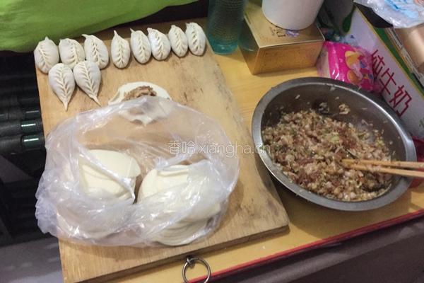 猪肉大葱饺子的做法图解1