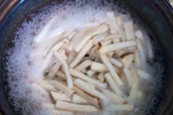 杏鲍菇炒肉丝的做法图解3