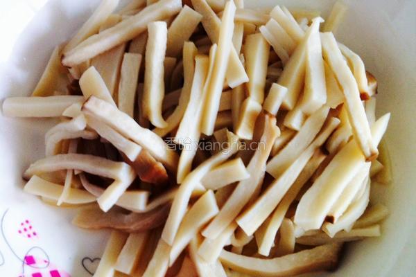 杏鲍菇炒肉丝的做法图解4