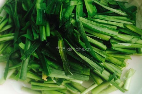 豆芽韭菜炒肉的做法图解2
