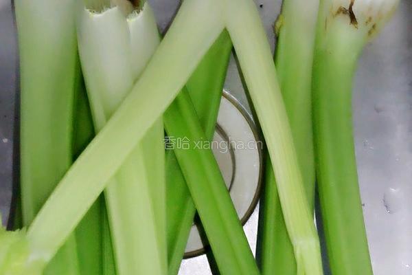 腊肉炒西芹的做法图解4