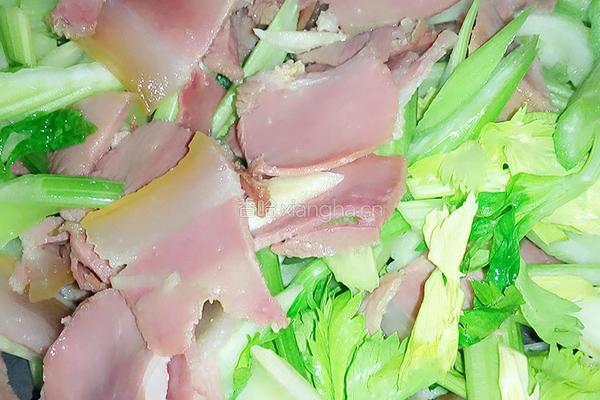 腊肉炒西芹的做法图解11