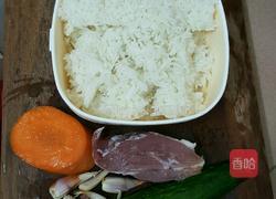 蔬菜肉丁炒饭的做法图解1