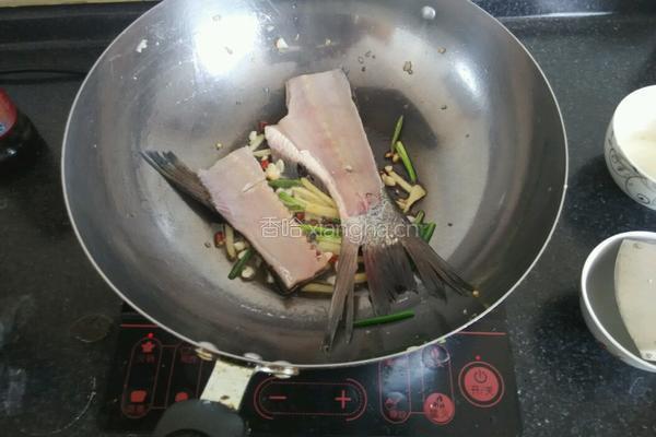 毛豆烧鲢鱼的做法图解5
