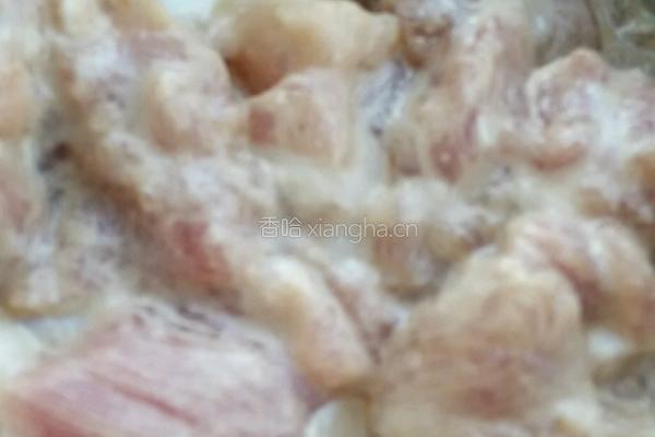 平菇猪血滑肉汤的做法图解3