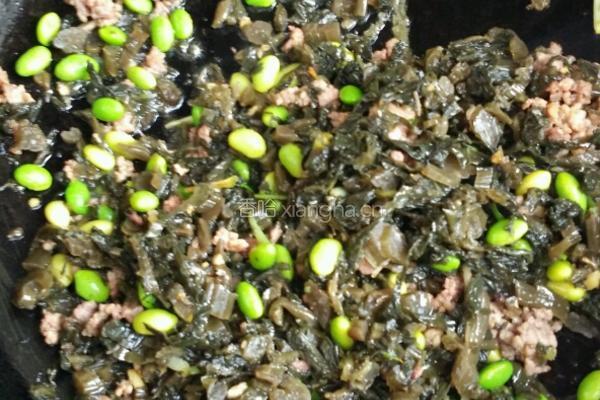 雪里蕻炒肉末毛豆的做法图解5