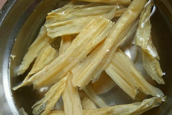 素炒芹菜胡萝卜腐竹的做法图解2