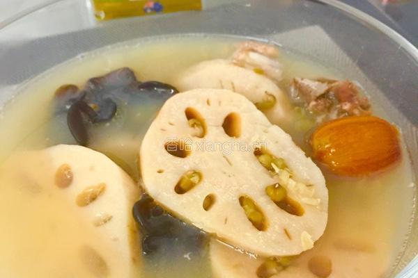 莲藕绿豆排骨汤的做法图解5