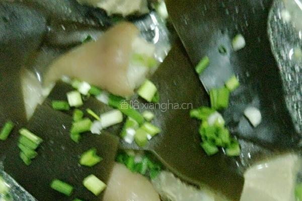 海带猪蹄汤的做法图解5